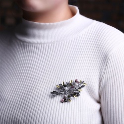 Брошь с натуральными камнями Веточка