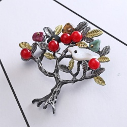 Брошь с натуральными камнями Дерево