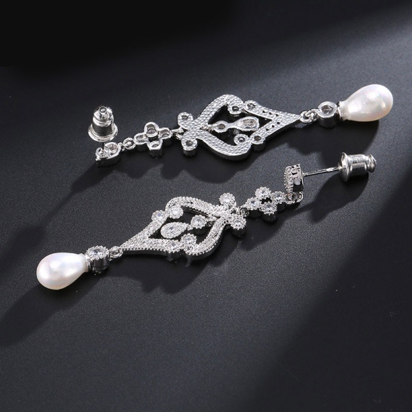 Сережки з перлами Лукреція