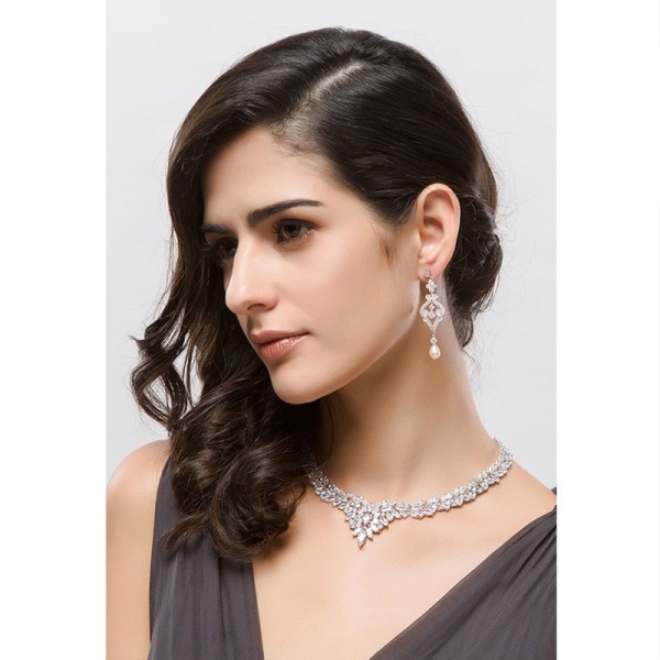 Сережки з перлами Лукреція