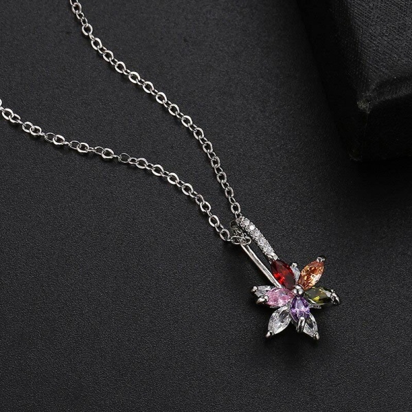 Набор украшений Цветок разноцветный: кулон и серьги