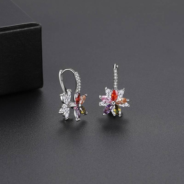 Набор украшений Цветок разноцветный: кулон и серьги