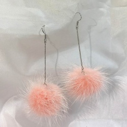 Серьги гвоздики Меховые шарики