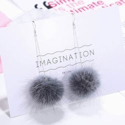 Серьги гвоздики Меховые шарики