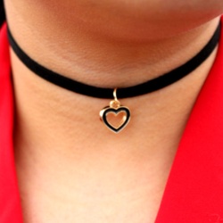 Замшевый чокер чёрного цвета с кулоном Сердечко lan-305