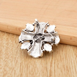 Брошь Крест с жемчужинами