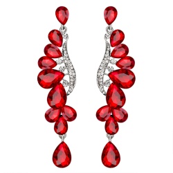 Довгі сережки з камінням сваровськи.