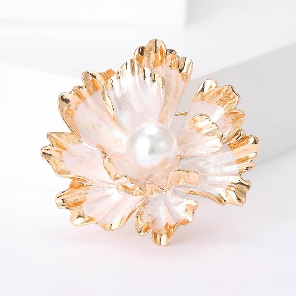 Брошь Цветок с жемчужиной