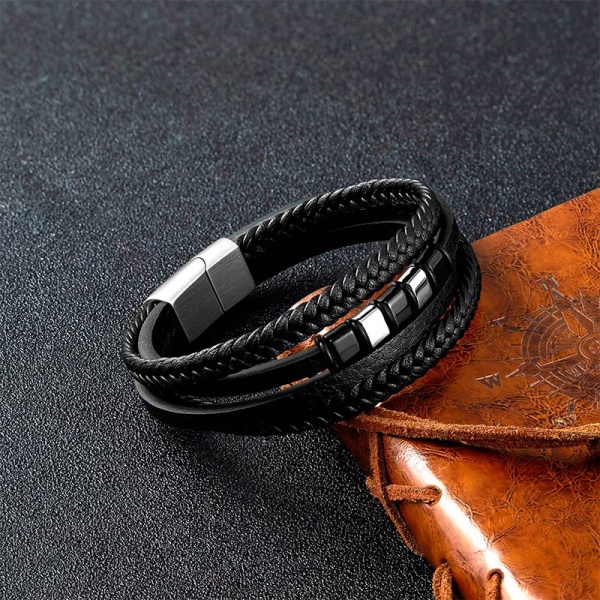 Мужской кожаный браслет Квадрат