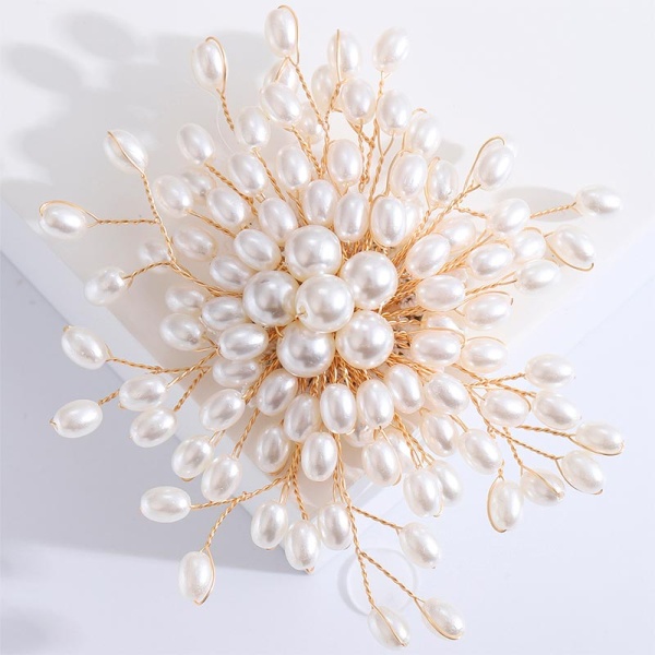 Брошь цветок из бусин lan-2976