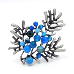 Брошь веточка с бусинами