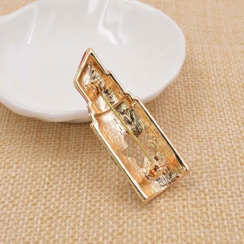 Брошка Губна Помада