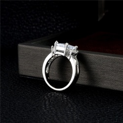 Кольцо Грация с кристаллом циркона