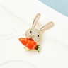 Брошь Зайчик с морковкой