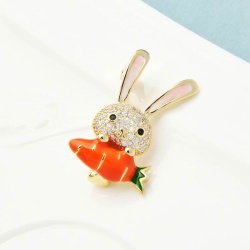 Брошка Зайчик з морквою