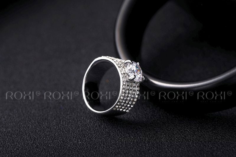 Кільце Roxi Legrand з каменем цирконію.