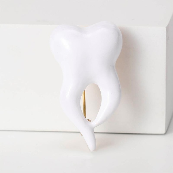 Брошь белый зуб lan-3083