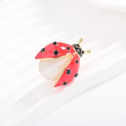 Брошка Божа Корівка