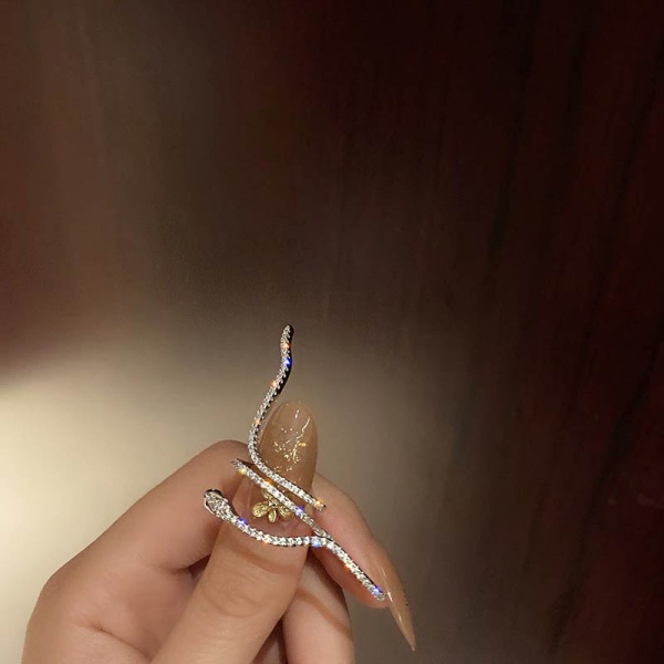 Двойное кольцо Змея кристалл