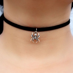 Замшевый чокер с кулоном подвеской Паук lan-1573