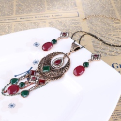 Набір прикрас Нергіс: кулон та сережки