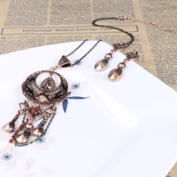 Набір прикрас Нергіс: кулон та сережки