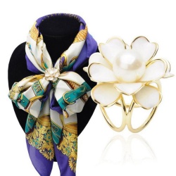 Брошь для шарфа Перламутровый цветок