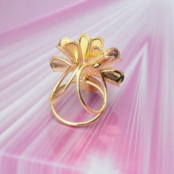 Брошь для шарфа Перламутровый цветок