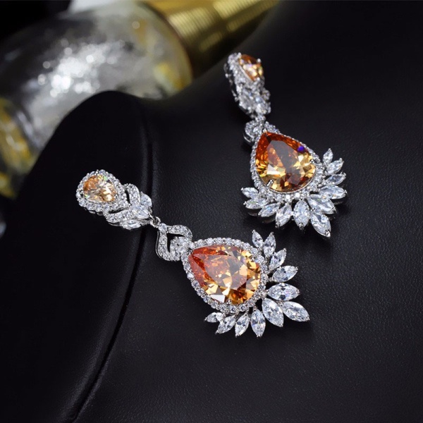 Вечерние серьги с камнями Королевский блеск