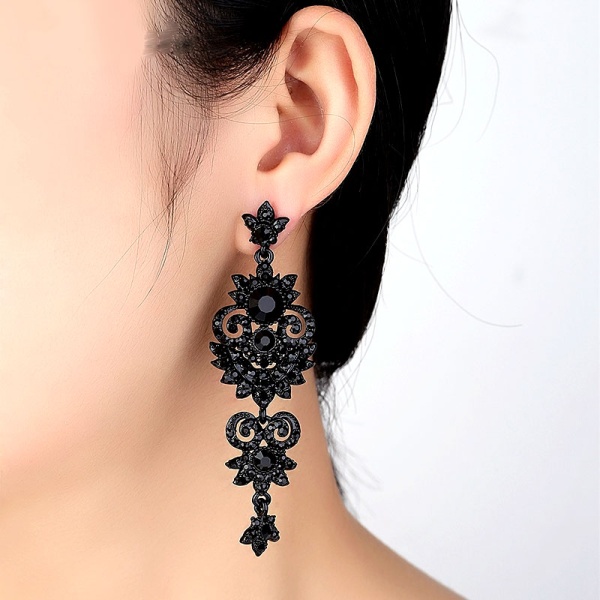 Вечерние серьги с камнями Black Crystal чёрного цвета