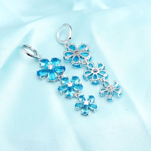 Длинные серьги Blue flowers серебристого цвета