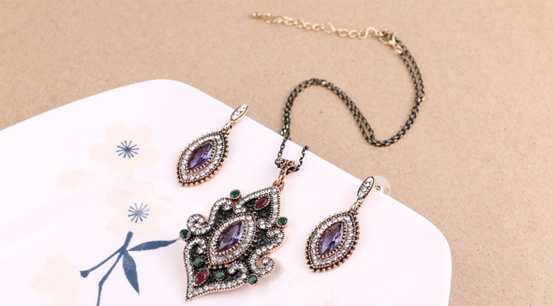 Набір прикрас Прекрасний вік Сельві: кулон і сережки