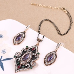 Набір прикрас Прекрасний вік Сельві: кулон і сережки