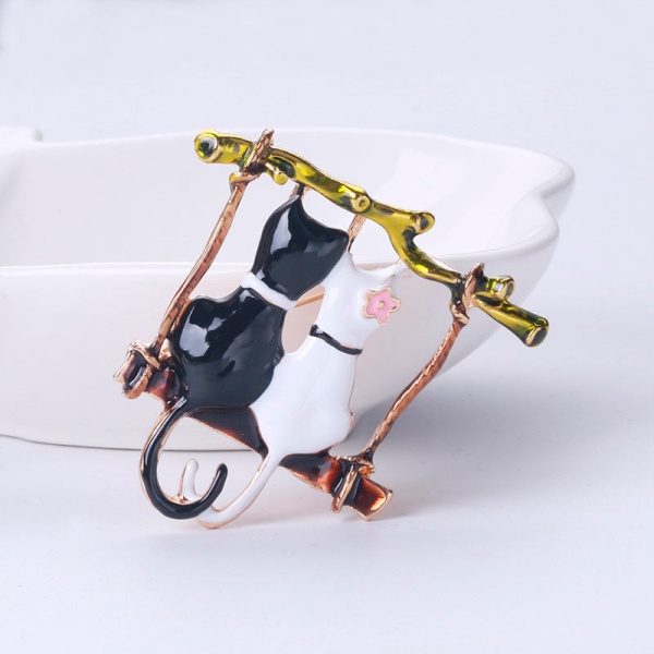 Брошь влюбленные коты на качели