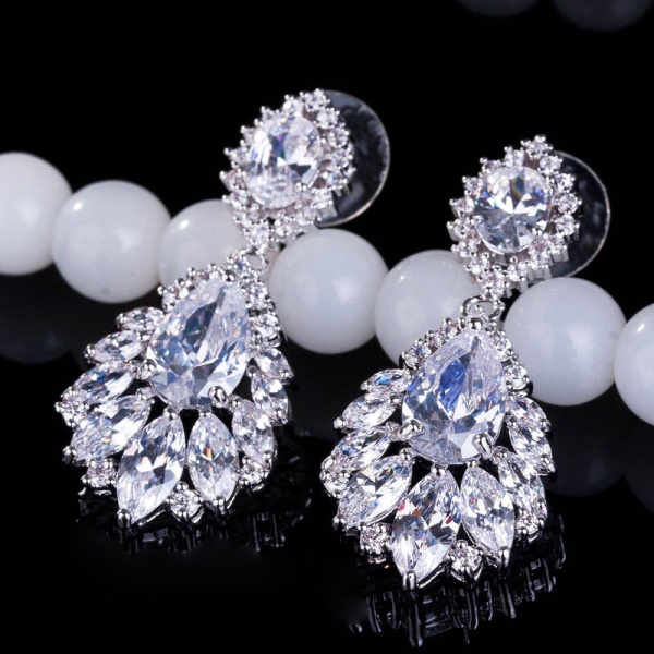 Вечірні сережки з камінням Elegant