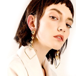 Довгі сережки Серце золотистого кольору