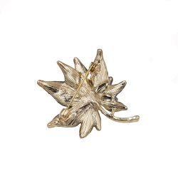 Брошь Кленовый лист с жемчужиной