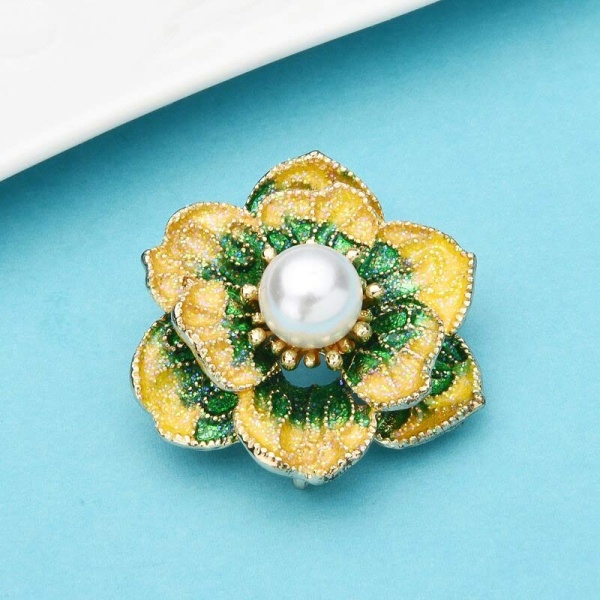 Брошь цветок обаяние