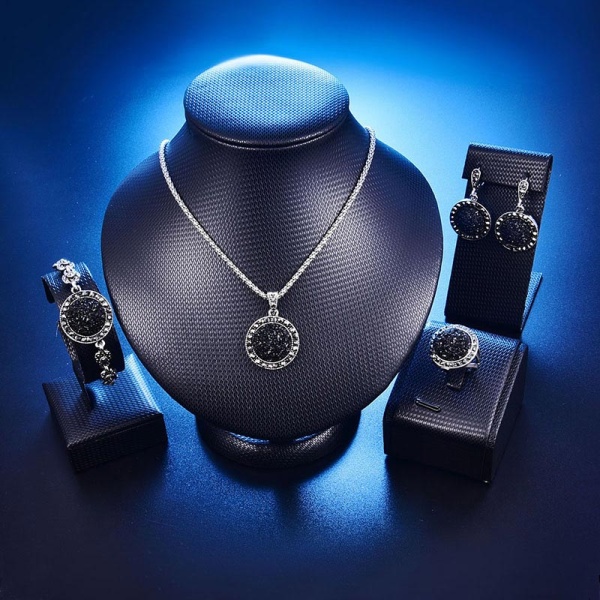 Набор украшений Агатовая крошка: серьги, кулон, браслет, кольцо