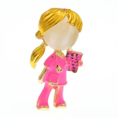 Брошь девушка врач розовая