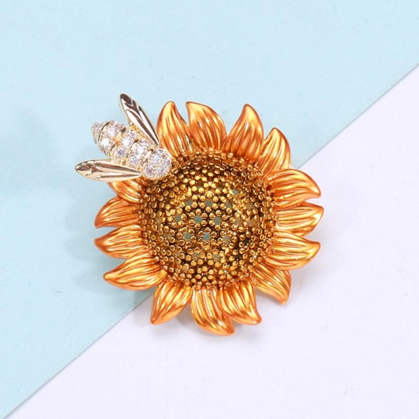 Брошь подсолнух с пчелкой
