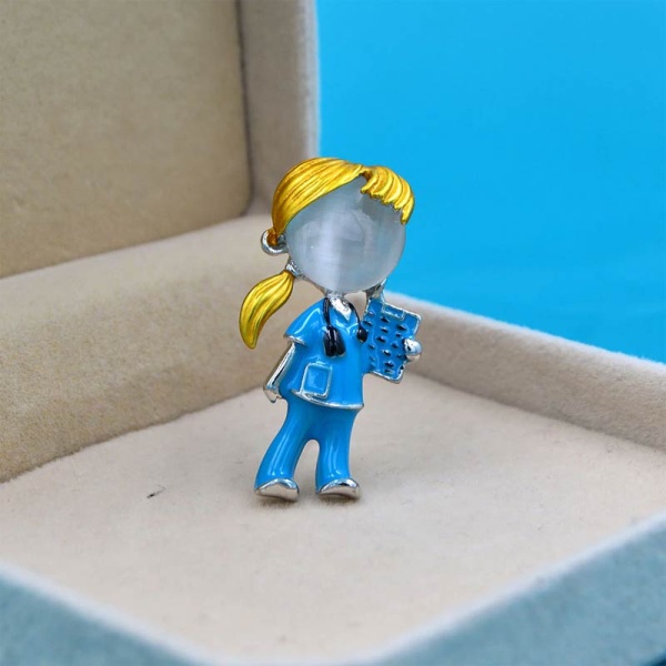 Брошь девушка врач голубая